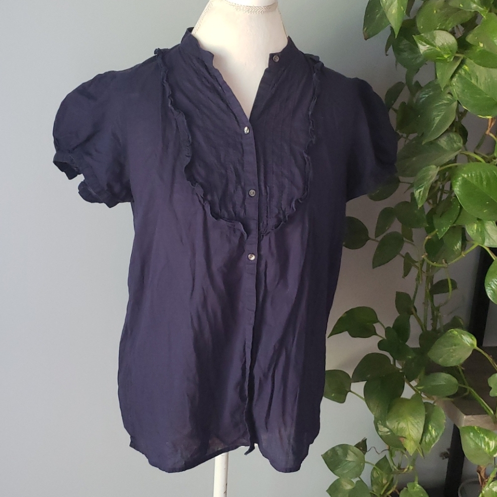 GAP lightweight Ruffle  Butyon up sz L